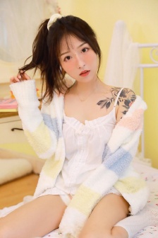 不断撞击着